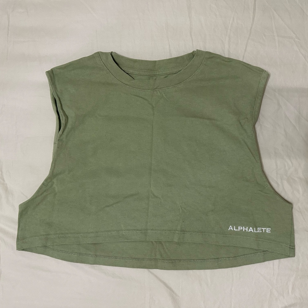 Alphalete Athletics
Heavy Cotton Cropped Cutoff